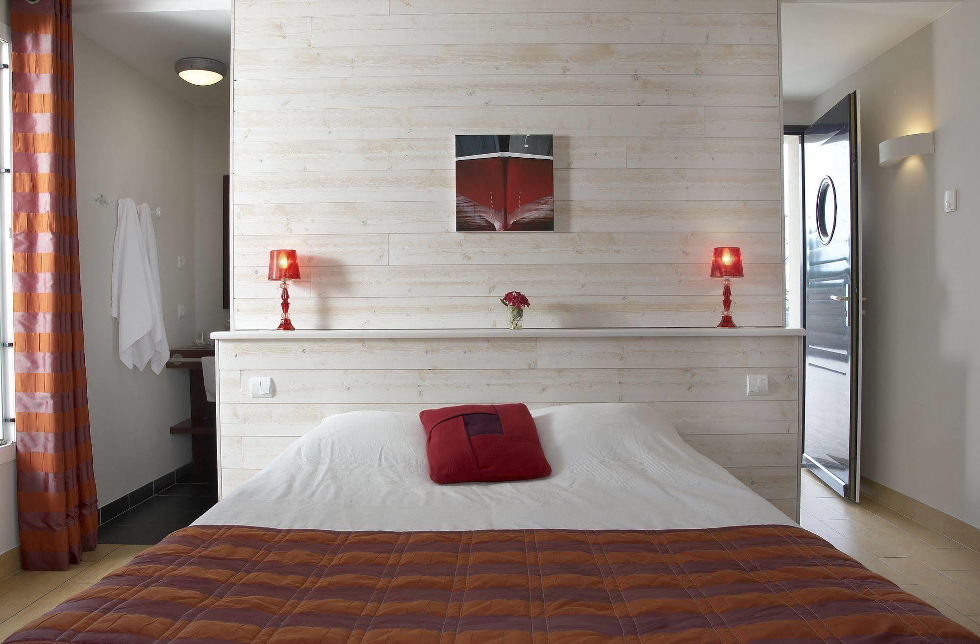 Logis Hotel Vent D'Iroise ปลูกงเวอแล็ง ภายนอก รูปภาพ